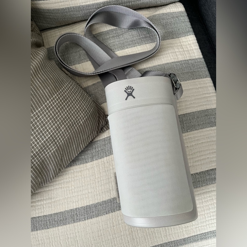 NWOT Medium Hydro Flask Bottle Sling